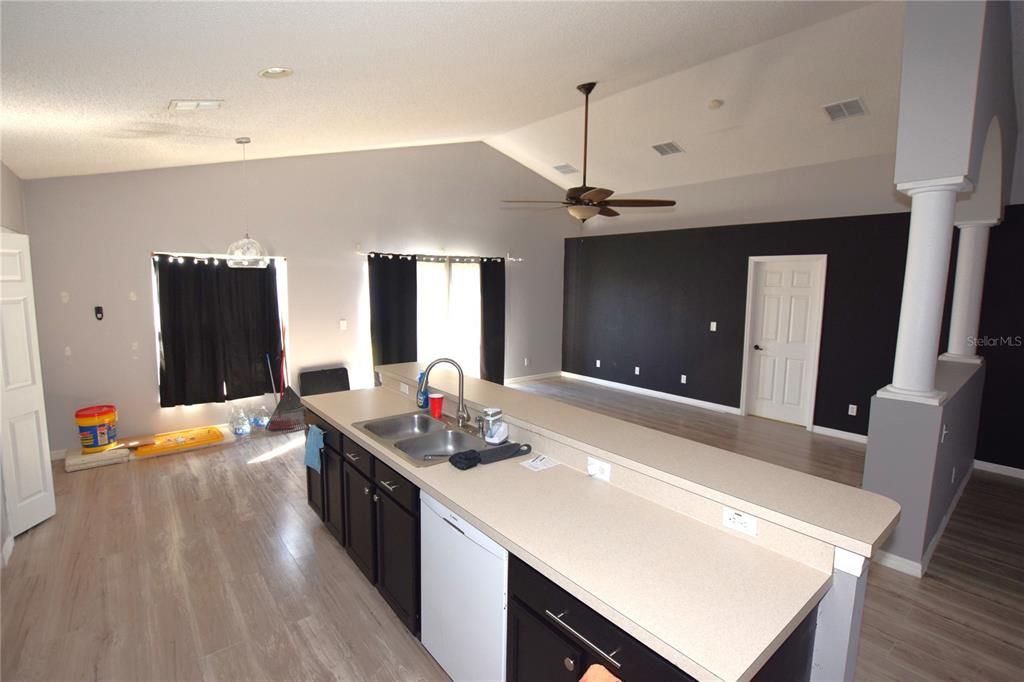 En Renta: $1,950 (3 camas, 2 baños, 1768 Pies cuadrados)