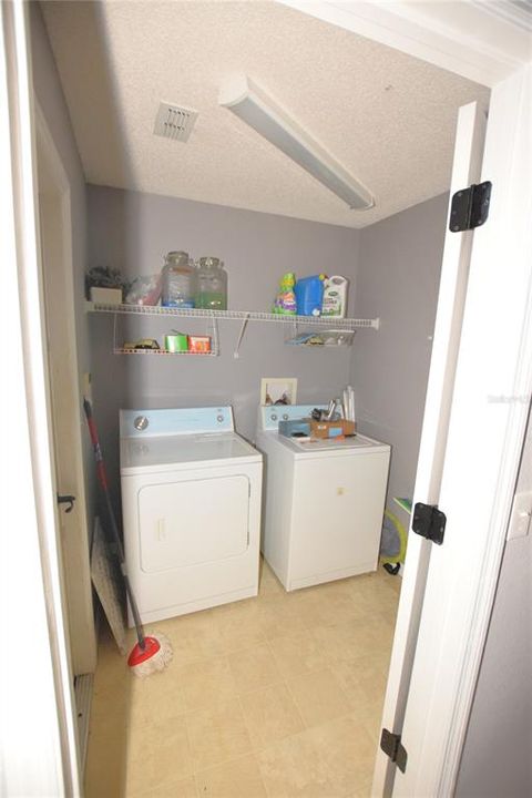 En Renta: $1,950 (3 camas, 2 baños, 1768 Pies cuadrados)