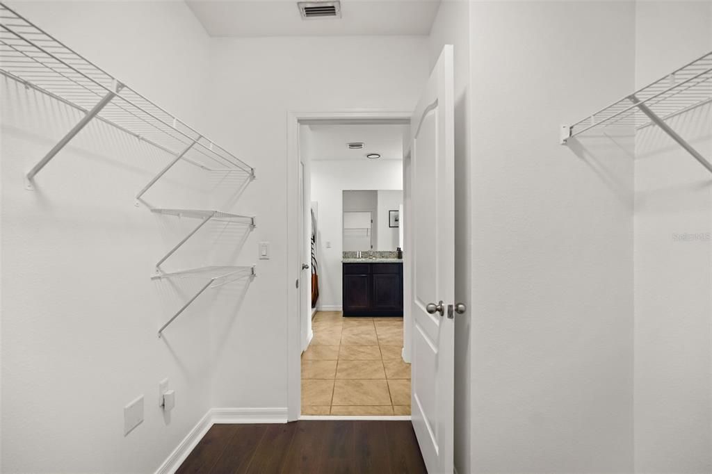 En Venta: $330,000 (4 camas, 2 baños, 1867 Pies cuadrados)