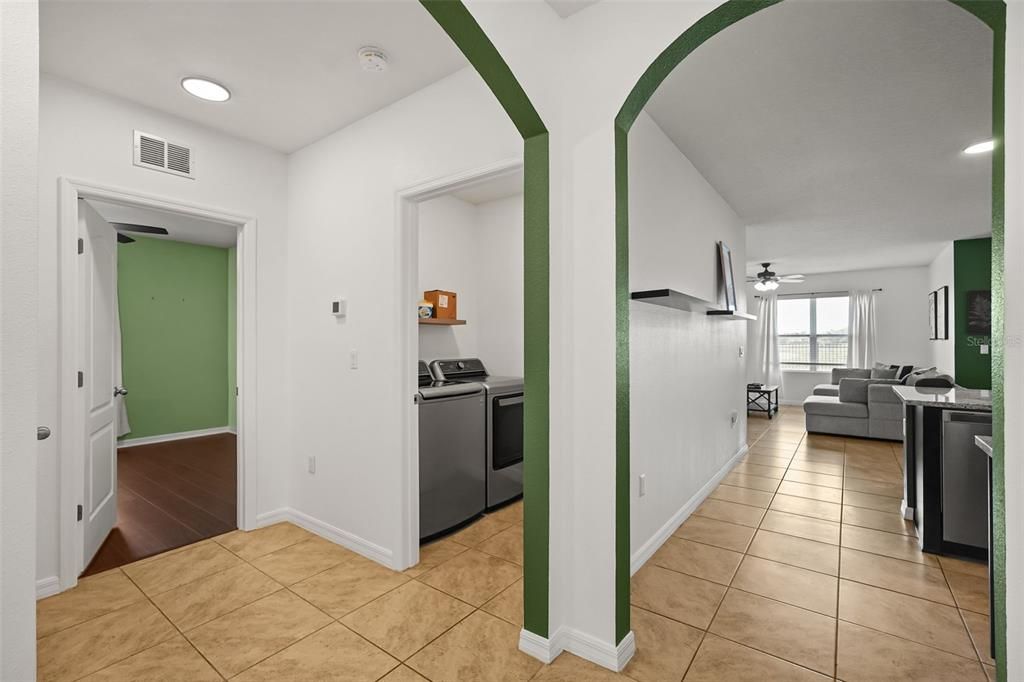 En Venta: $330,000 (4 camas, 2 baños, 1867 Pies cuadrados)