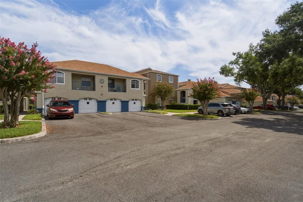 For Rent: $1,350 (1 beds, 1 baths, 842 Square Feet)