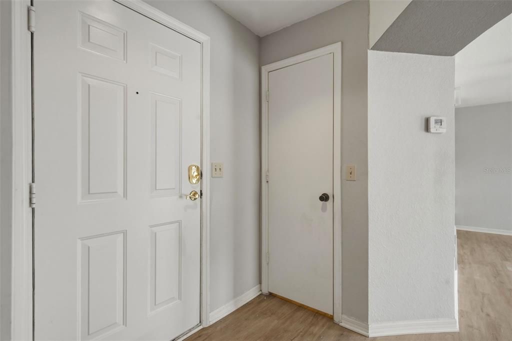 For Rent: $1,350 (1 beds, 1 baths, 842 Square Feet)