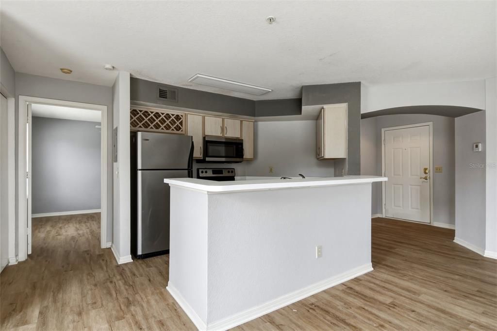 For Rent: $1,350 (1 beds, 1 baths, 842 Square Feet)