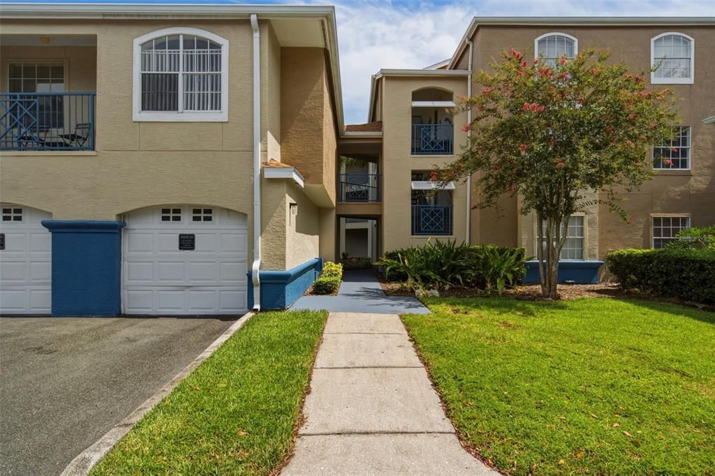 For Rent: $1,350 (1 beds, 1 baths, 842 Square Feet)