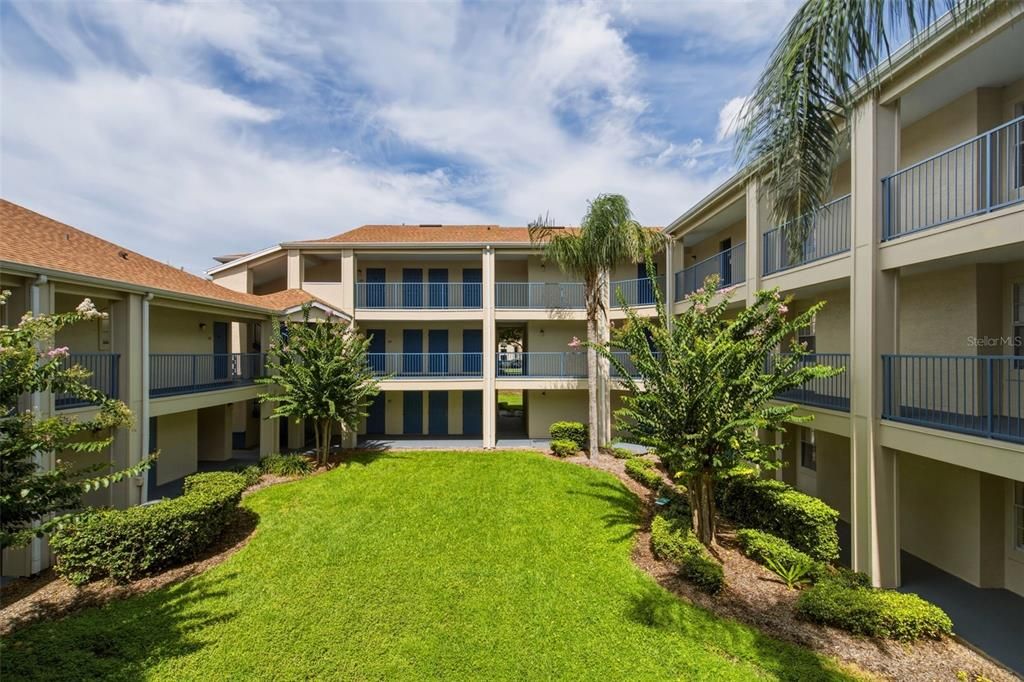 For Rent: $1,350 (1 beds, 1 baths, 842 Square Feet)