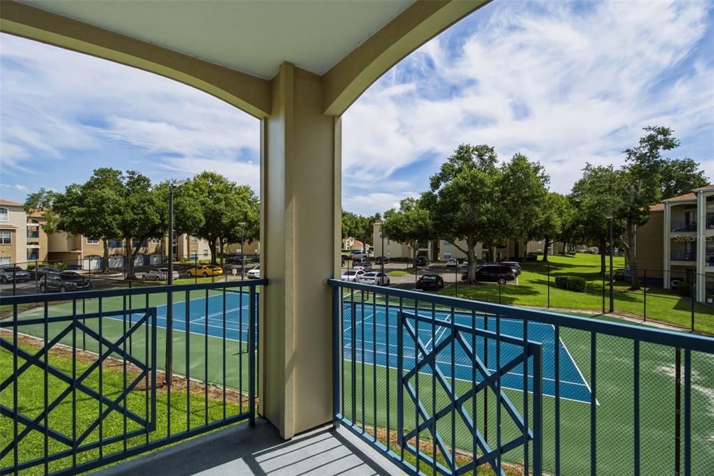 For Rent: $1,350 (1 beds, 1 baths, 842 Square Feet)
