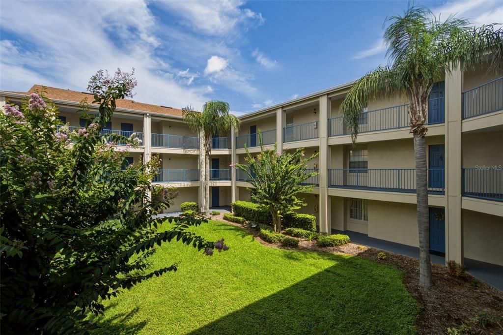 For Rent: $1,350 (1 beds, 1 baths, 842 Square Feet)