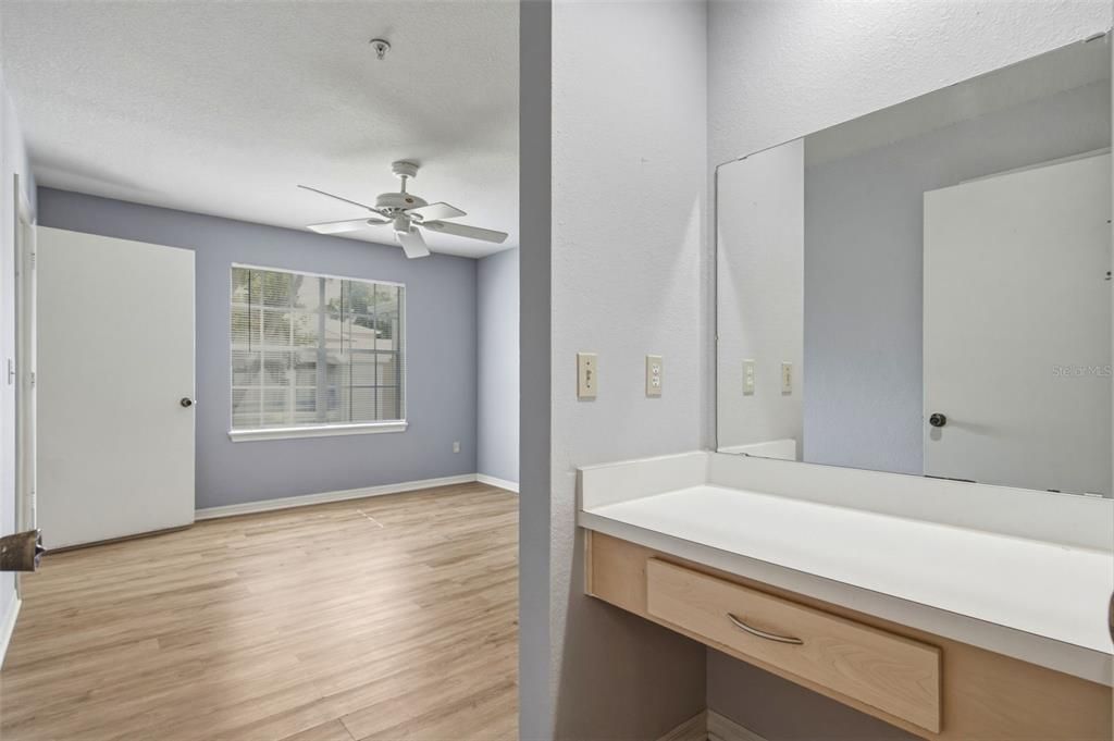 For Rent: $1,350 (1 beds, 1 baths, 842 Square Feet)