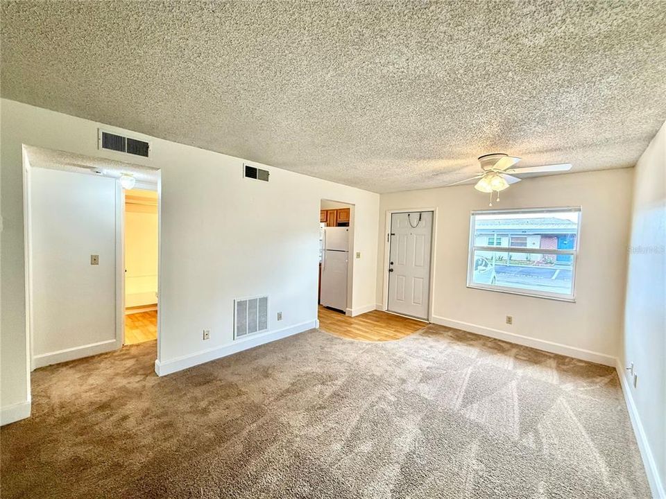 For Rent: $1,295 (1 beds, 1 baths, 640 Square Feet)