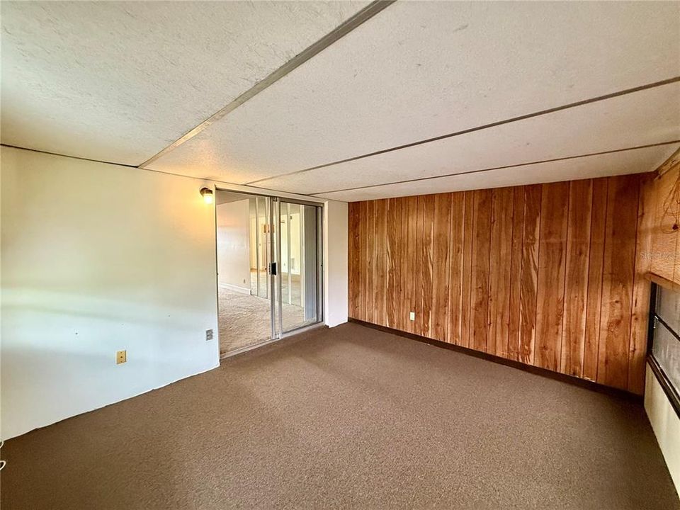 For Rent: $1,295 (1 beds, 1 baths, 640 Square Feet)