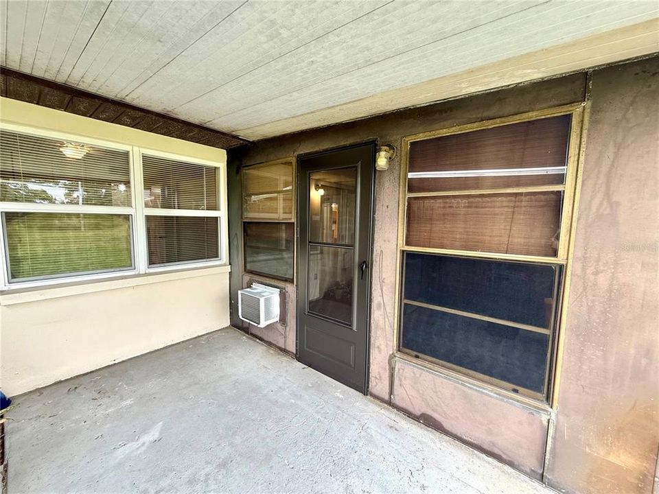 For Rent: $1,295 (1 beds, 1 baths, 640 Square Feet)