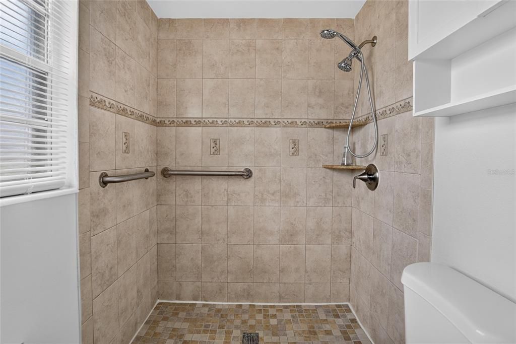 На продажу: $269,900 (3 спален, 1 ванн, 925 Квадратных фут)