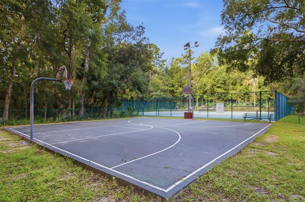 En Venta: $498,000 (4 camas, 2 baños, 1958 Pies cuadrados)