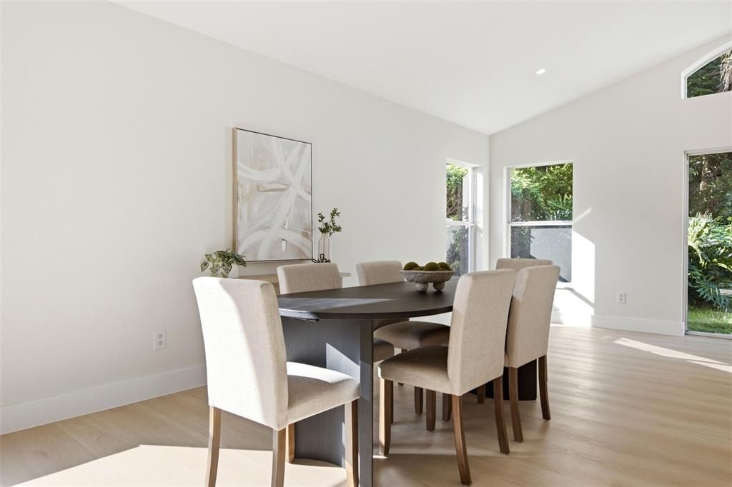 En Venta: $498,000 (4 camas, 2 baños, 1958 Pies cuadrados)