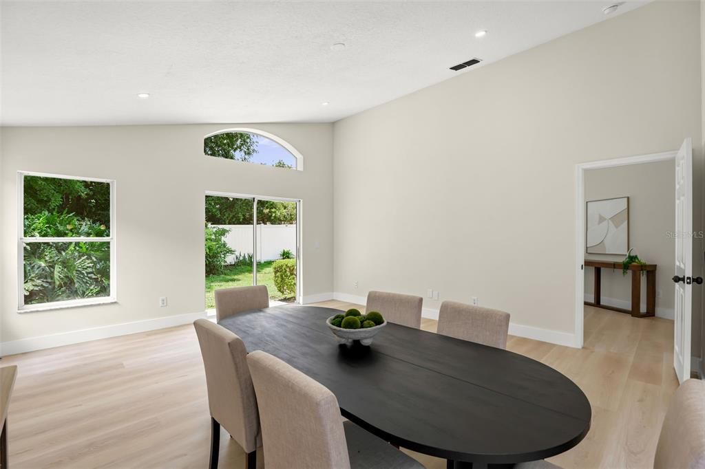 En Venta: $498,000 (4 camas, 2 baños, 1958 Pies cuadrados)