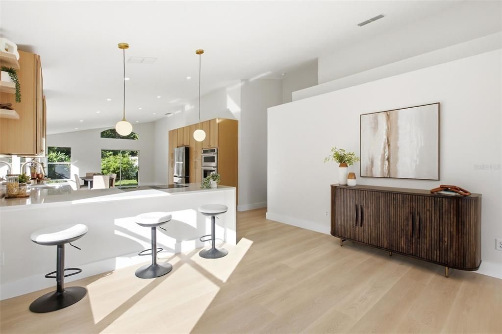 En Venta: $498,000 (4 camas, 2 baños, 1958 Pies cuadrados)