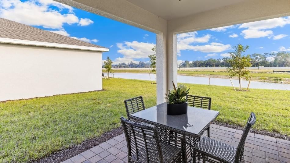 En Venta: $358,275 (5 camas, 3 baños, 2077 Pies cuadrados)