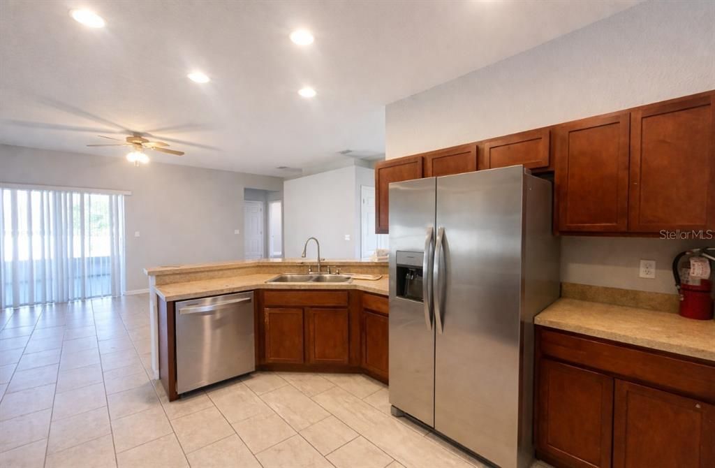 В аренду: $1,995 (4 спален, 3 ванн, 2093 Квадратных фут)