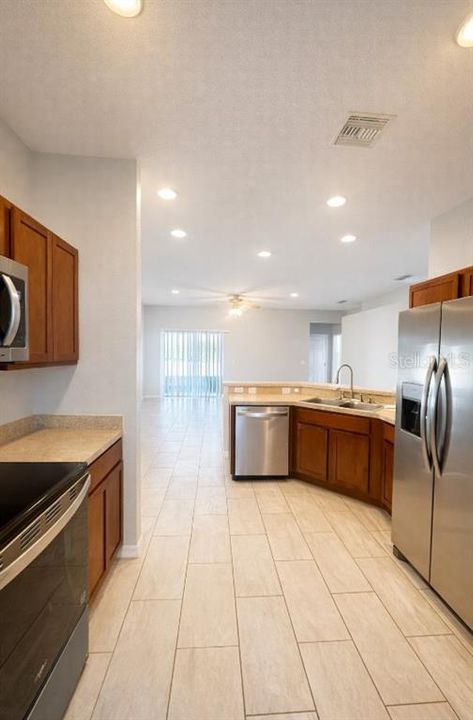 В аренду: $1,995 (4 спален, 3 ванн, 2093 Квадратных фут)