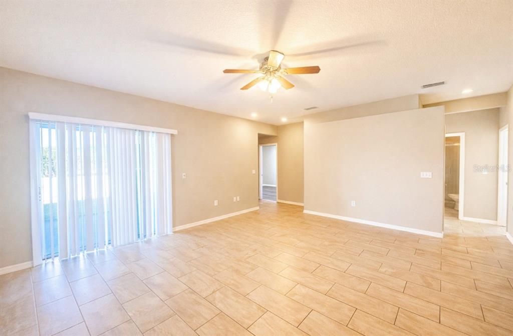 В аренду: $1,995 (4 спален, 3 ванн, 2093 Квадратных фут)