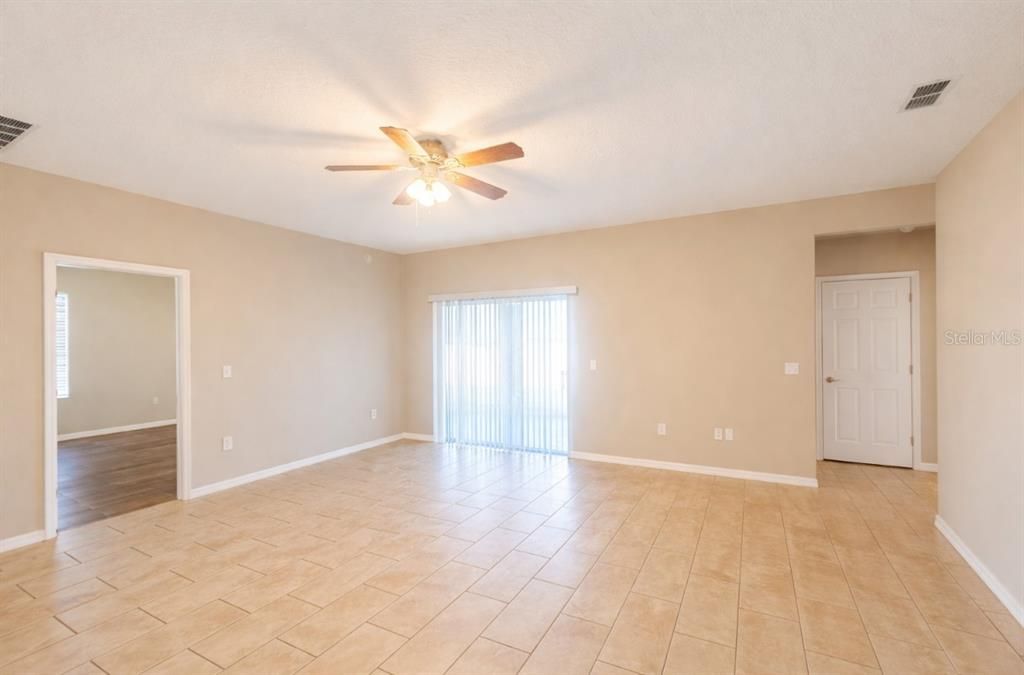 В аренду: $1,995 (4 спален, 3 ванн, 2093 Квадратных фут)