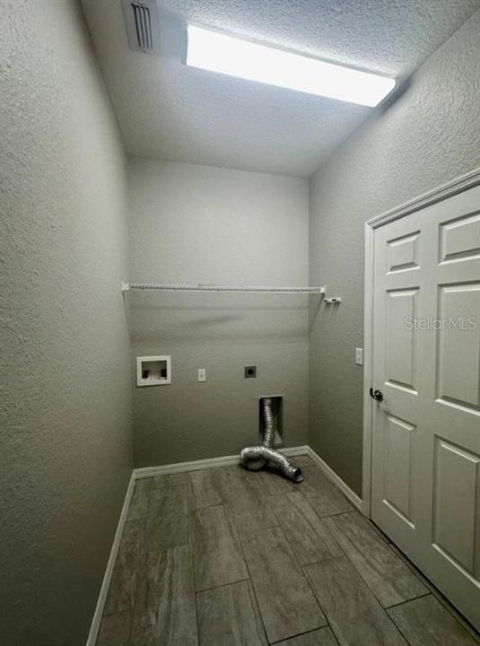 В аренду: $1,995 (4 спален, 3 ванн, 2093 Квадратных фут)