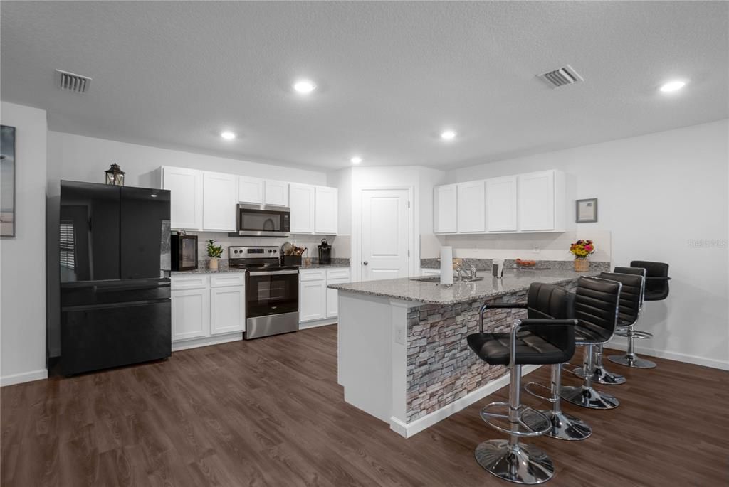En Venta: $349,000 (4 camas, 3 baños, 2291 Pies cuadrados)