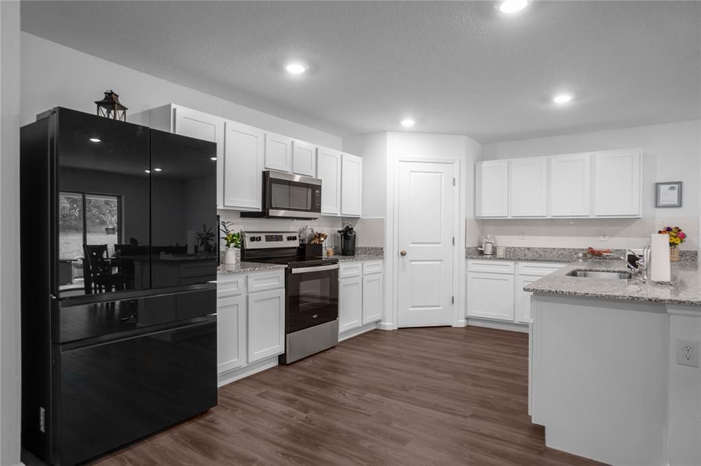 En Venta: $349,000 (4 camas, 3 baños, 2291 Pies cuadrados)