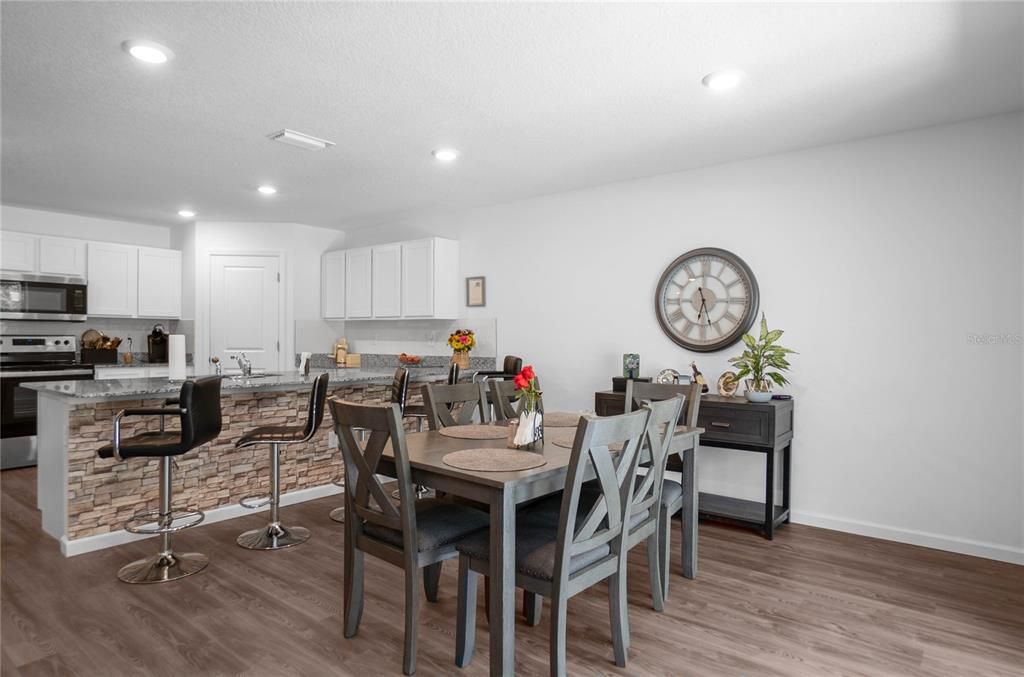 En Venta: $349,000 (4 camas, 3 baños, 2291 Pies cuadrados)
