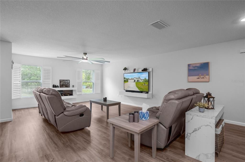En Venta: $349,000 (4 camas, 3 baños, 2291 Pies cuadrados)