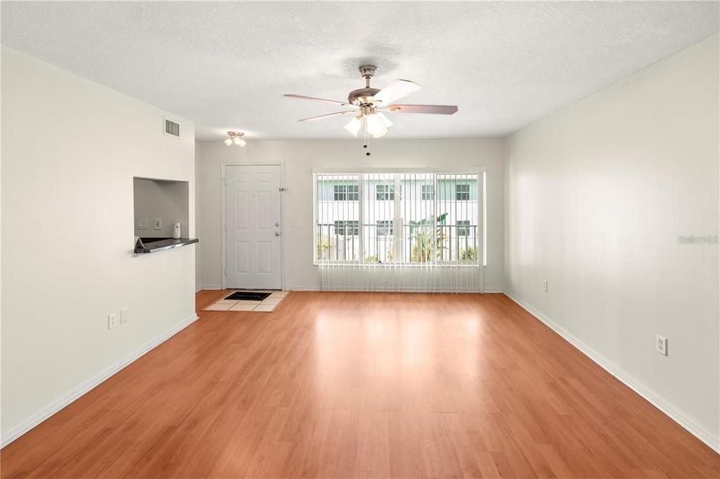 For Rent: $1,250 (2 beds, 2 baths, 1046 Square Feet)