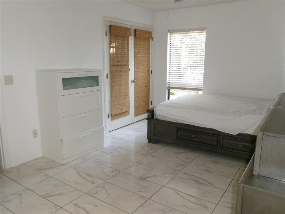 На продажу: $194,300 (1 спален, 1 ванн, 848 Квадратных фут)