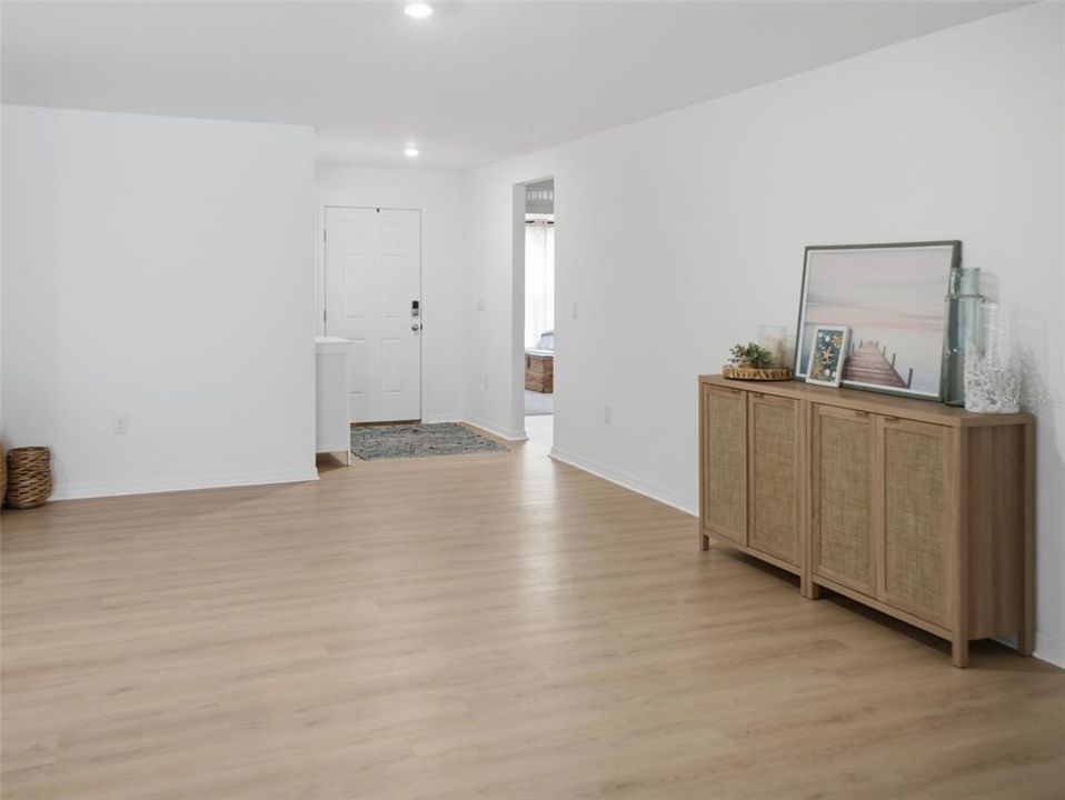 На продажу: $299,900 (4 спален, 2 ванн, 1854 Квадратных фут)