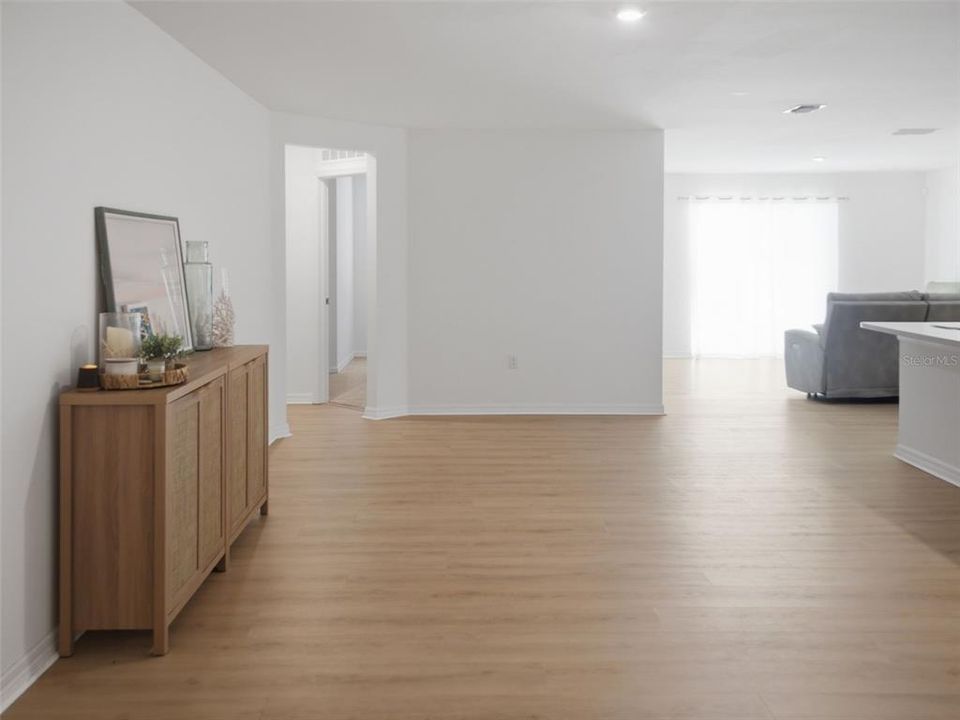 На продажу: $299,900 (4 спален, 2 ванн, 1854 Квадратных фут)