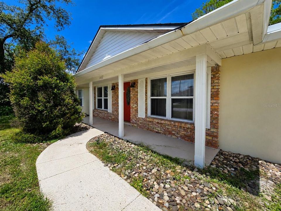 For Sale: $310,900 (4 beds, 2 baths, 1588 Square Feet)