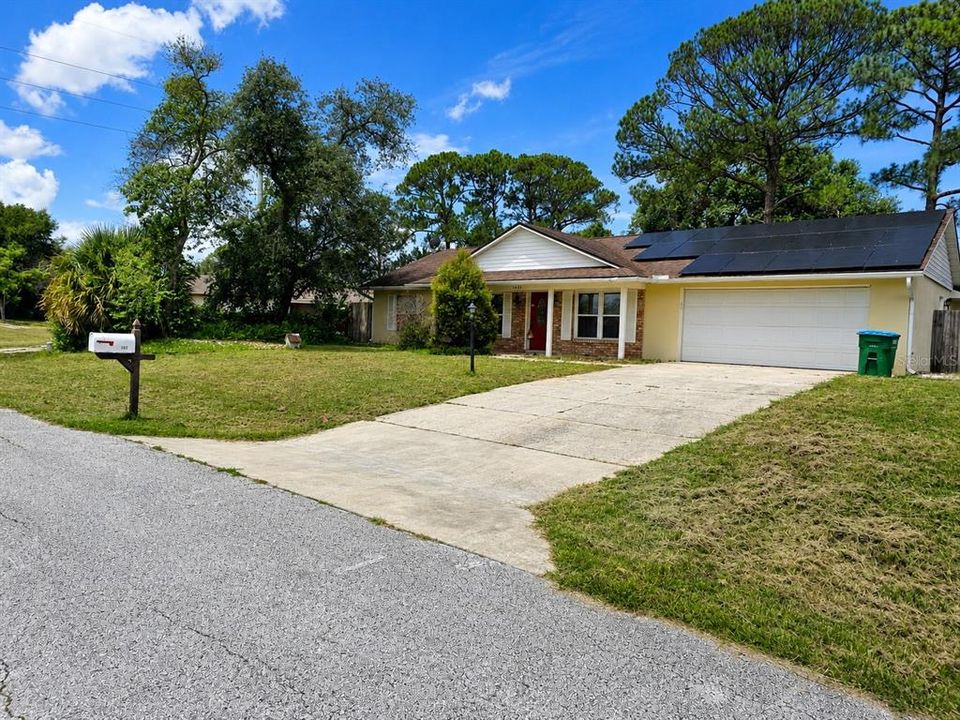 For Sale: $310,900 (4 beds, 2 baths, 1588 Square Feet)