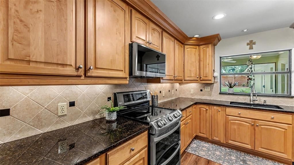 En Venta: $525,000 (4 camas, 2 baños, 2345 Pies cuadrados)