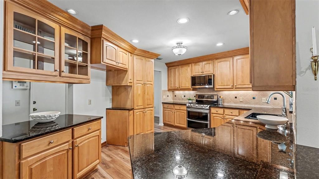 En Venta: $525,000 (4 camas, 2 baños, 2345 Pies cuadrados)
