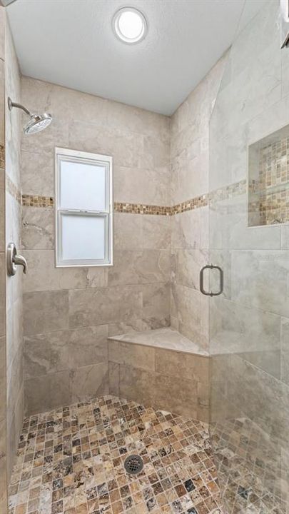 En Venta: $525,000 (4 camas, 2 baños, 2345 Pies cuadrados)