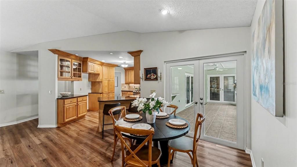 En Venta: $525,000 (4 camas, 2 baños, 2345 Pies cuadrados)