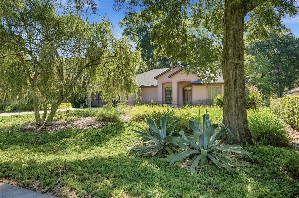 For Sale: $330,000 (3 beds, 2 baths, 2165 Square Feet)