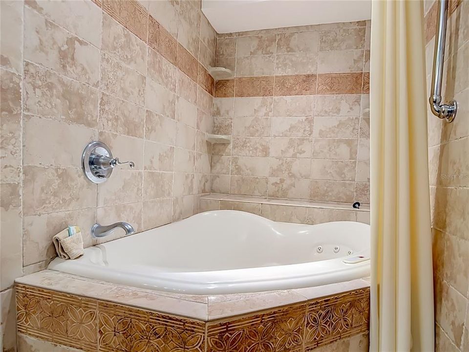 На продажу: $418,999 (1 спален, 1 ванн, 1077 Квадратных фут)
