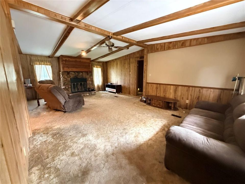 Activo con contrato: $224,900 (3 camas, 2 baños, 1548 Pies cuadrados)