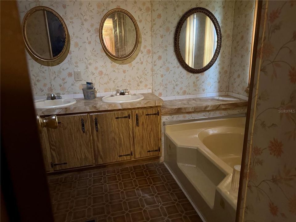 Activo con contrato: $224,900 (3 camas, 2 baños, 1548 Pies cuadrados)