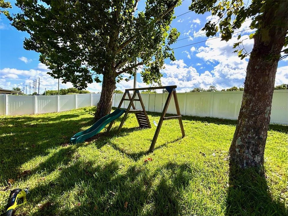 For Sale: $319,000 (3 beds, 2 baths, 1606 Square Feet)