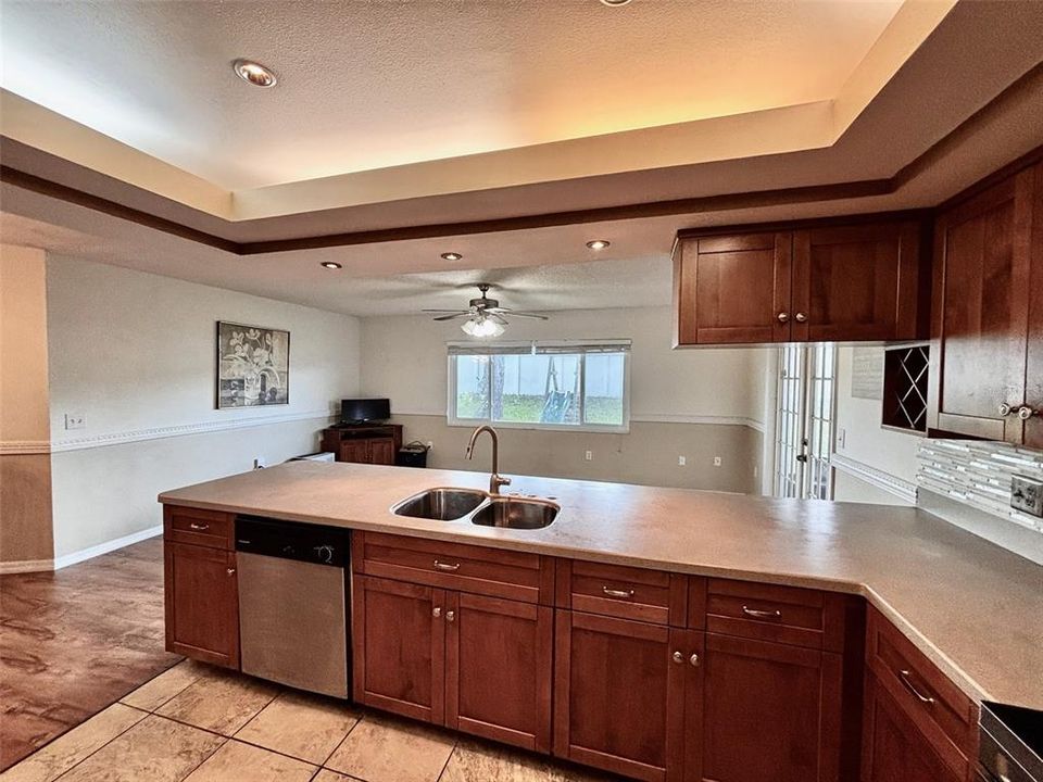 For Sale: $319,000 (3 beds, 2 baths, 1606 Square Feet)