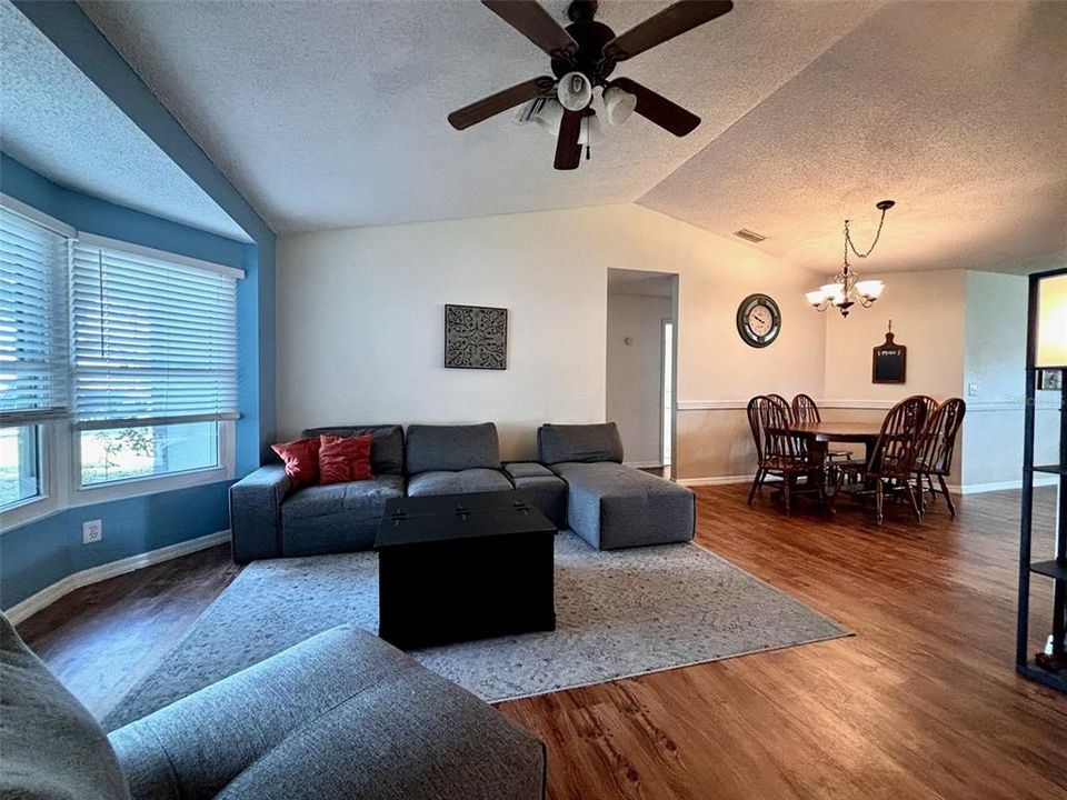 For Sale: $319,000 (3 beds, 2 baths, 1606 Square Feet)