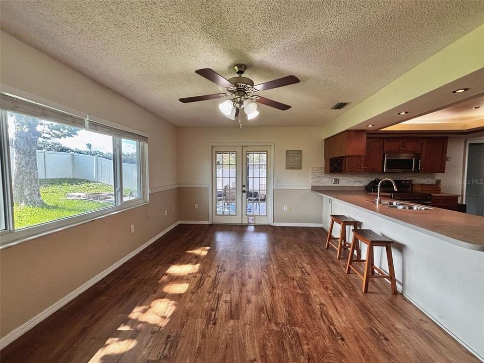 For Sale: $319,000 (3 beds, 2 baths, 1606 Square Feet)