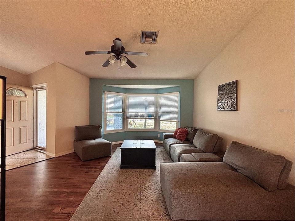 For Sale: $319,000 (3 beds, 2 baths, 1606 Square Feet)