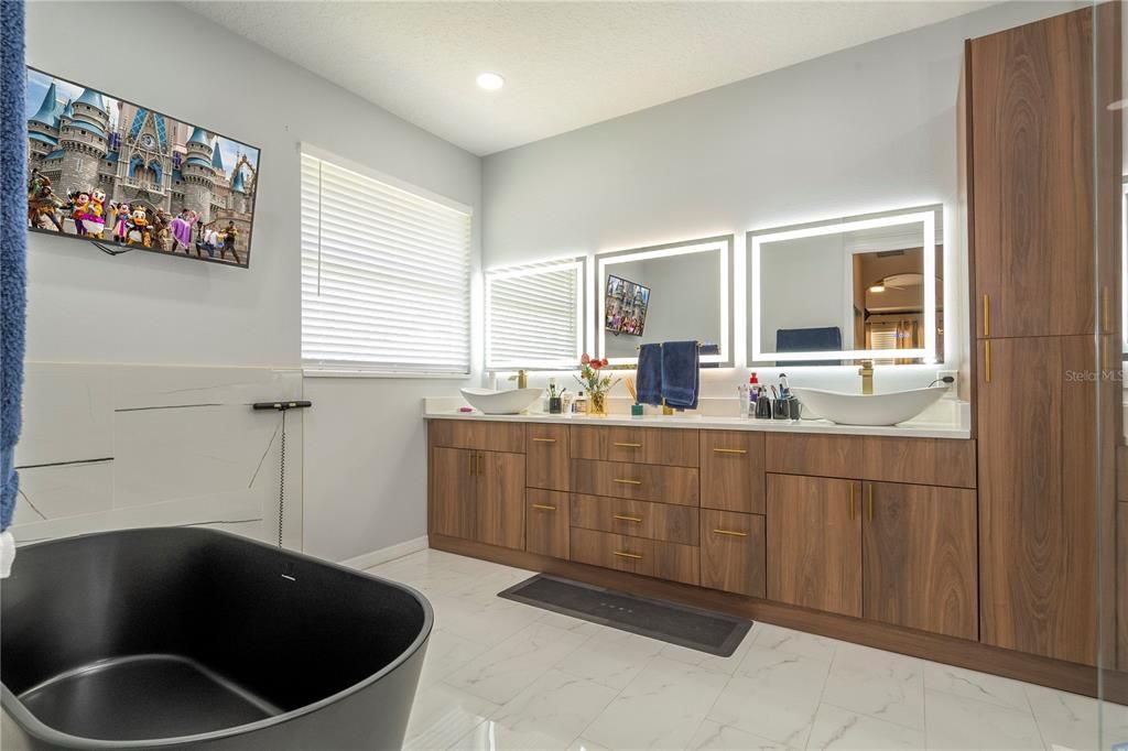 En Venta: $1,100,000 (5 camas, 4 baños, 2928 Pies cuadrados)